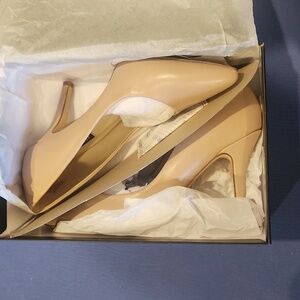 NIB Nude Leather Nine West Heels Pumps